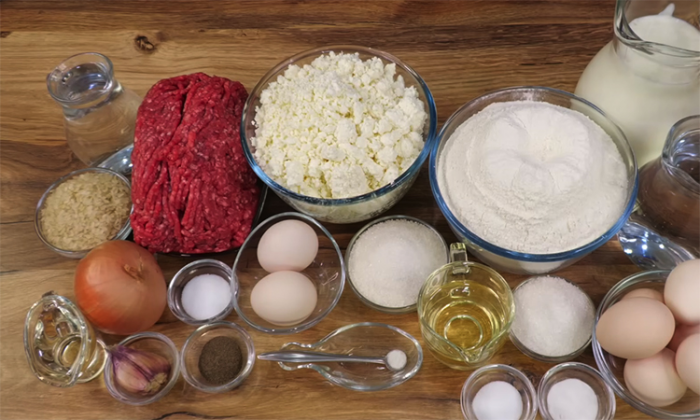 Раз приготовите и месяц отдыхайте. Запас на заморозку: блинчики с фаршем на ужин, с творогом на завтрак