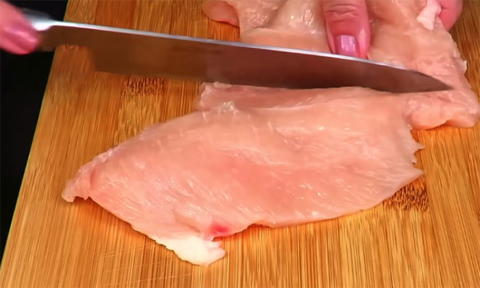 Заворачиваем курицу рулетиками и фаршируем: вкусно и просто, подойдет к праздничному столу