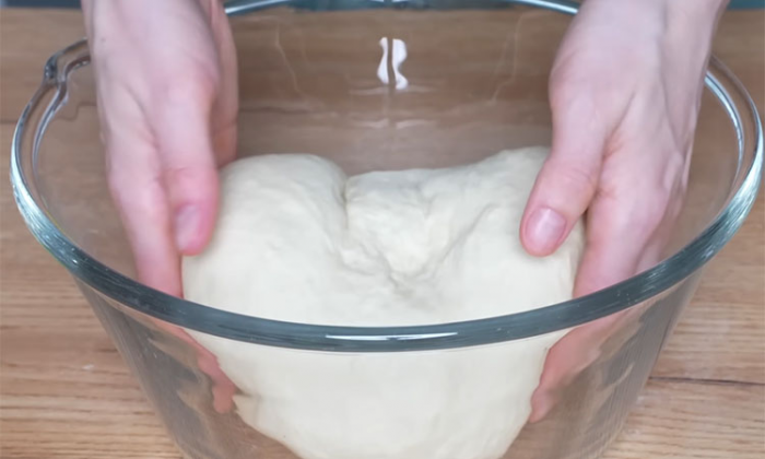 Домашний хлеб в рукаве: пышный, с тонкой хрустящей корочкой. Остается свежим долго и не крошится