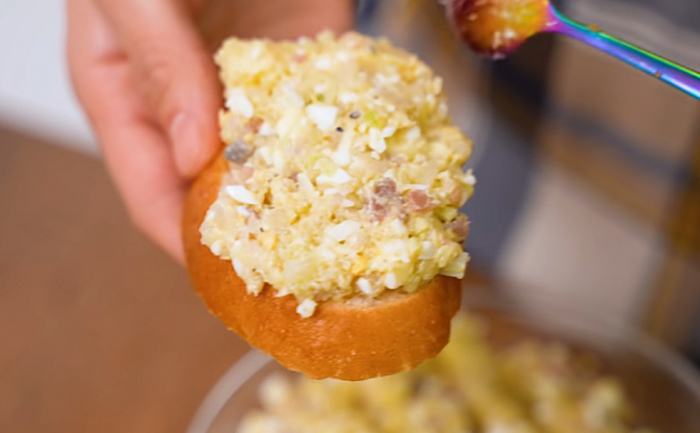 Намазка-минутка из селедки. Идет как закуска и вечером вместо масла