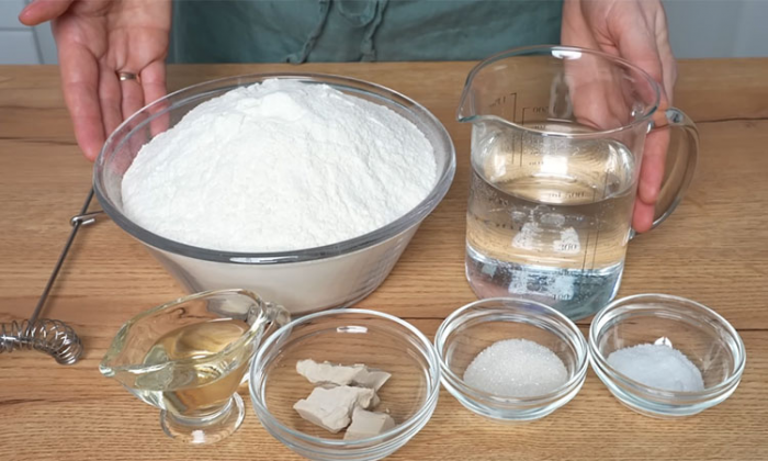 Домашний хлеб в рукаве: пышный, с тонкой хрустящей корочкой. Остается свежим долго и не крошится