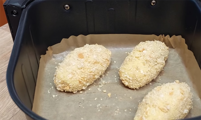 Сочный рецепт рыбных котлет совсем без запаха: вся тонкость в спрятанном внутри масле