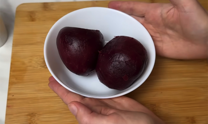 Сметут за минуту: взяли свеклу и банку фасоли и за 5 минут делаем закуску из простых продуктов