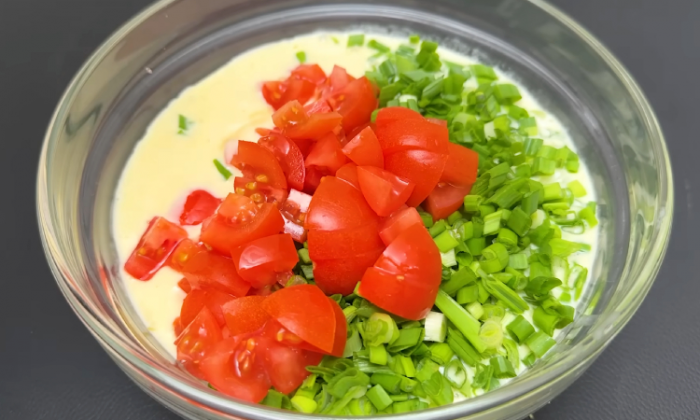 Сложили все в форму слоями, поставили в духовку и ужин готов. Вкуснее мяса по французски и очень бюджетно