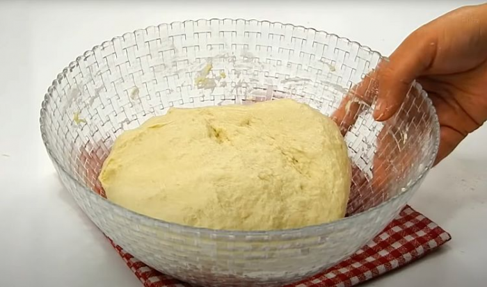 Быстрый пирог из листа теста. Просто сворачиваем в форме и в духовку