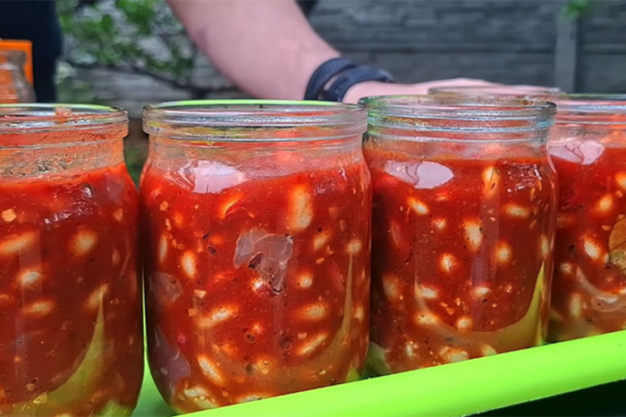 Запасаем еду на месяц: мясо и фасоль в банках. Как сделать универсальные консервы дома