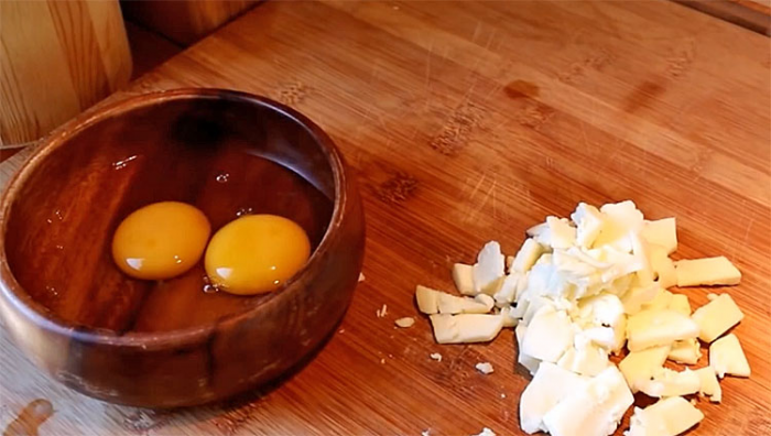 Делаем яйца блюдом на ужин. Залили ими картофель и получилось шикарно