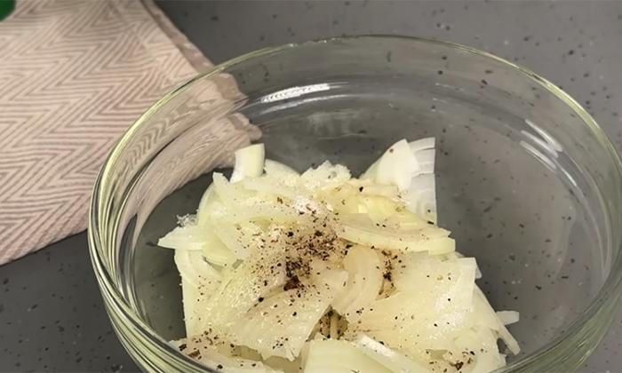 Цыганский салат с куриной печенью: разлетится быстрее Оливье на праздничном столе