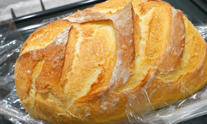 Домашний хлеб в рукаве: пышный, с тонкой хрустящей корочкой. Остается свежим долго и не крошится