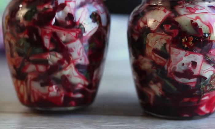 Квасим капусту по-грузински, с добавлением свеклы