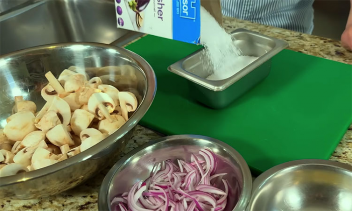 Как жарить шампиньоны, чтобы они были точно румяными и не водянистыми