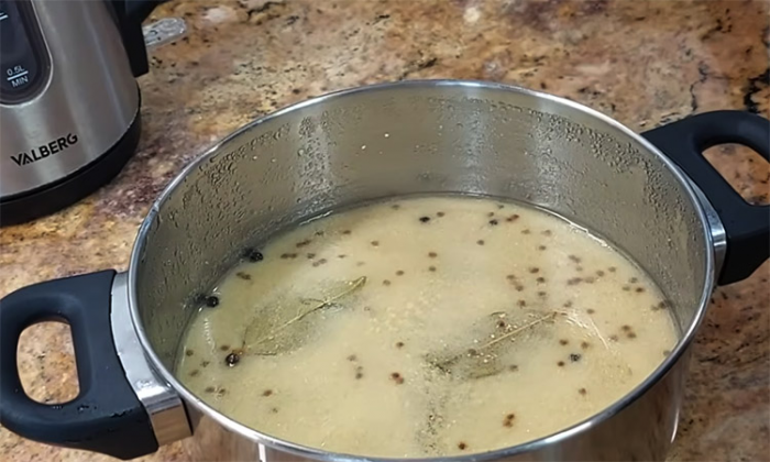 Золотистая скумбрия по-королевски: засол за сутки, будет вкуснее красной рыбы