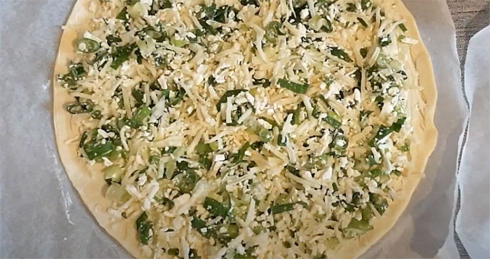 Сырный пирог за 10 минут подготовки. Сворачиваем из листа теста