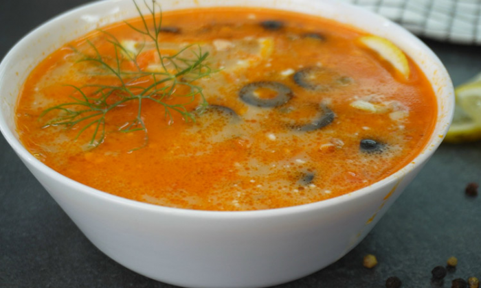Солянка, но без мяса: добавили в знаменитый суп форель и стало вкуснее