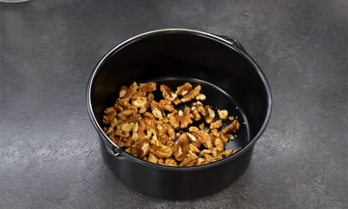 Салат-торт «Завтрак у Тиффани». Продукты простые, но выглядит так, словно готовили на заказ