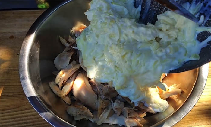 Недорогая, но вкусная намазка из курицы: заменит и колбасы, и паштеты