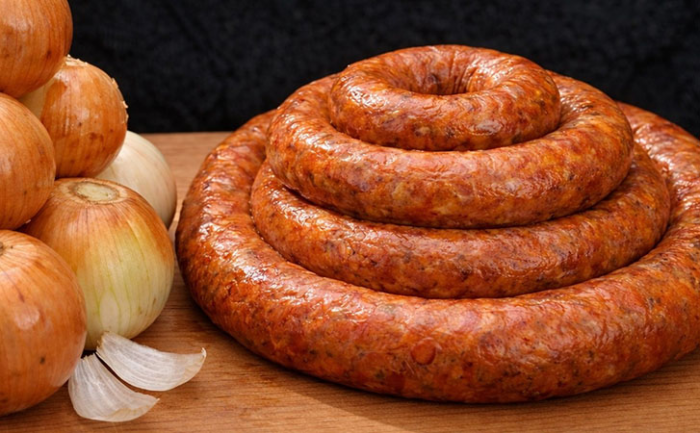 Почти краковская колбаса из простого лука: никто не верит, что в ней нет мяса