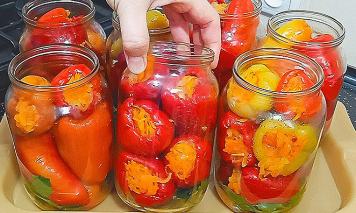 Консервированные перцы с овощной начинкой. Стоит попробовать раз и будет нарасхват