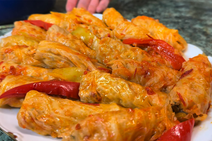 Рецепт голубцов по-армянски, вкуснее обычных. Фарша больше, капуста совсем тонкая
