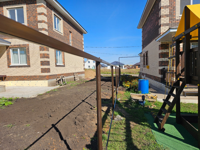 С таким забором с соседями можно даже не здороваться: 3 необычных варианта неприступных живых изгородей