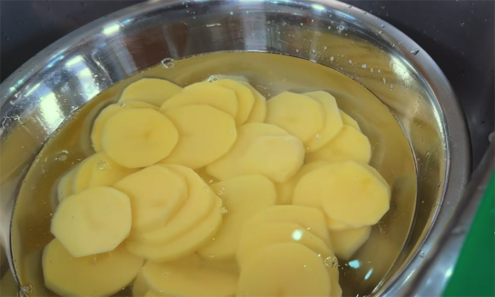 Курица с картошкой в духовке. Делаем одним заходом и не пачкаем лишнюю посуду