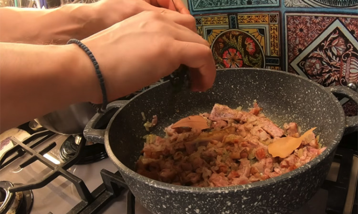 Балканский согревающий суп: спасет в самую снежную зиму. Наваристее солянки, на копченых ребрышках