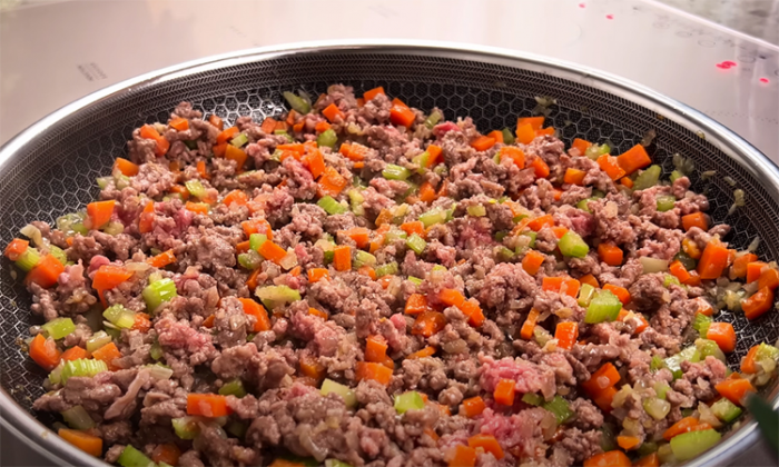 Рецепт идеальной пасты болоньезе. Насыщенный мяской вкус, а макароны не развариваются