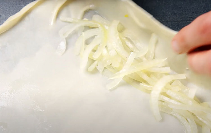 Взяли лист теста и сделали 3 вида разной выпечки за минуты: лепешки, хычины и плацинды