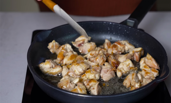 Бархатистый соус: сделает курицу нежной и восхитительной. Сочное филе без лишних хлопот в грузинском стиле