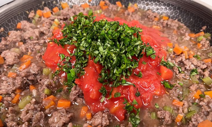 Рецепт идеальной пасты болоньезе. Насыщенный мяской вкус, а макароны не развариваются