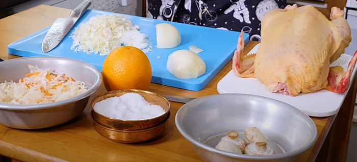 Рецепт целой курицы без костей. Лучшее горячее на Рождество