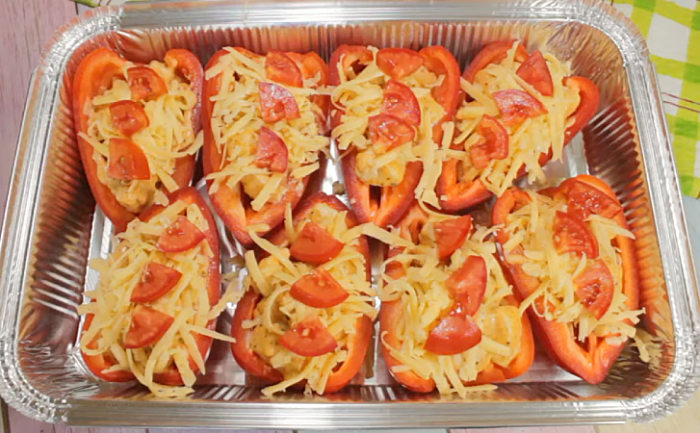 Фаршированный перец по-новому. Вместо сухого фарша нежная курица в сливочном соусе