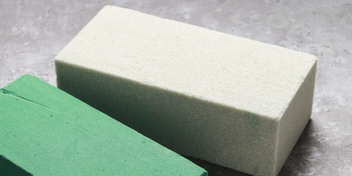 Как ухаживать за цветами в губке?