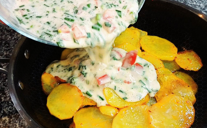 Самый вкусный рецепт картофеля на ужин: жарим под заливкой