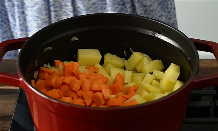 Картофельный суп без грамма мяса, но сытный словно солянка
