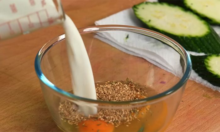 Кабачки в кляре с сыром и чесночным соусом: обычные овощи будут вкуснее мяса