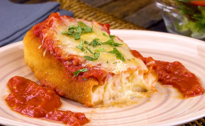 Мало кто так готовит куриную грудку, а зря. Делаем конвертик с начинкой: вкуснее сложно придумать