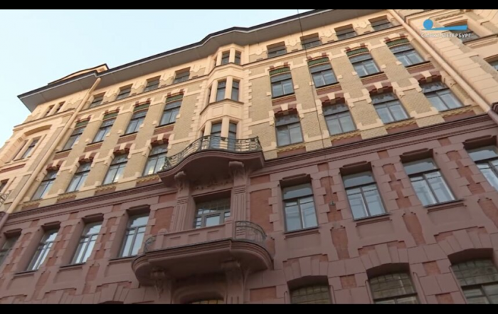 Историческому фасаду на улице Правды вернули первоначальный облик