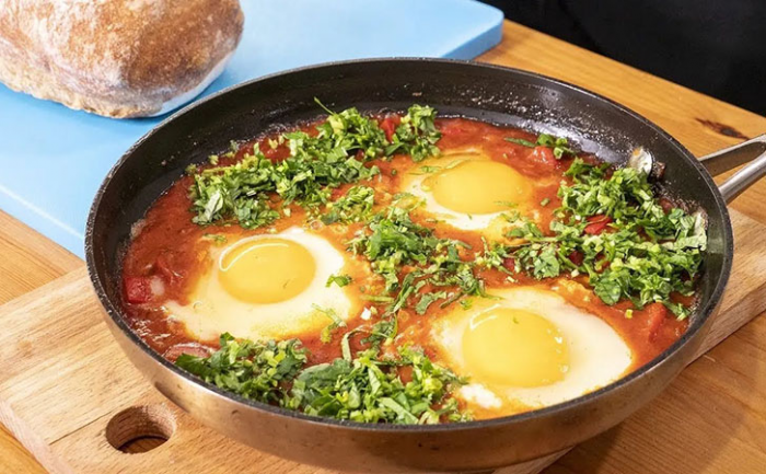 Ароматная шакшука: завтрак, после которого обычную яичницу уже никто не просит