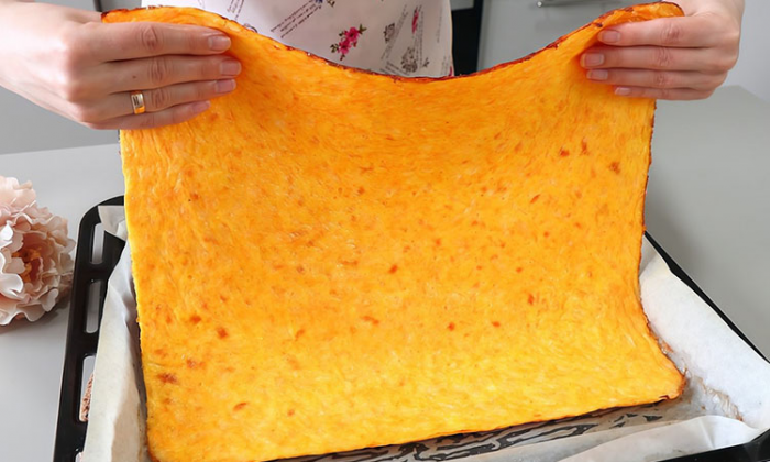 Мясной рулет на сырном тесте, без муки и жарки. Закуска со стола уходит первой