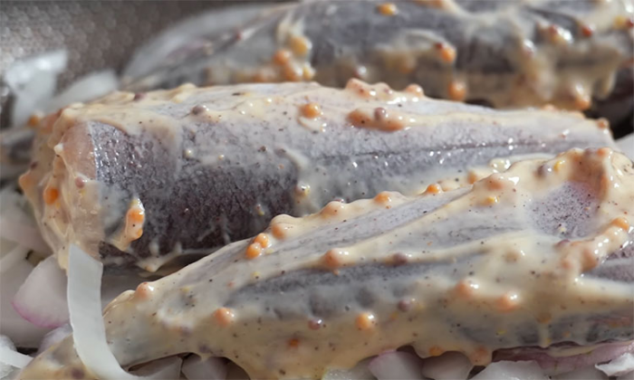 Не жарьте больше недорогую рыбу: в камчатском маринаде будет в 100 раз вкуснее