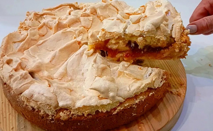 Советский торт «Чебурашка», рецепт которого нигде не найти: простейший десерт под шапкой безе