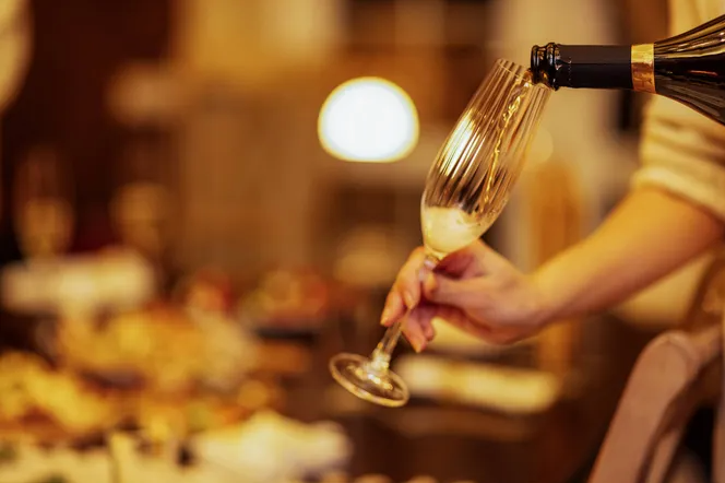 Какие есть игристые вина и что выбрать на Новый год? Не только шампанское