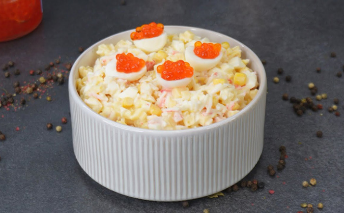 Новогодний салат вместо скучного «Оливье»: здесь сразу два вкуса