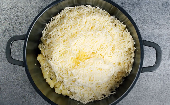 Взяли лист теста и сделали 3 вида разной выпечки за минуты: лепешки, хычины и плацинды