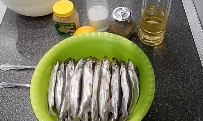 Мойва в духовке с хрустящей корочкой: без жарки, брызг и запаха