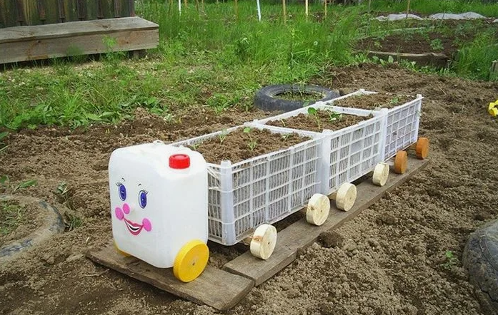 20 интересных идей применения пластиковых ящиков для дома / сада / огорода