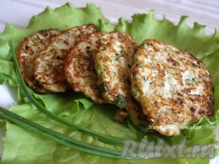 Куриные оладьи с кабачком и сыром