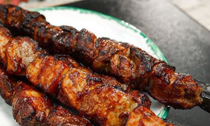 Жарим шашлык из сплошного сала: нежнее мяса и сам тает во рту