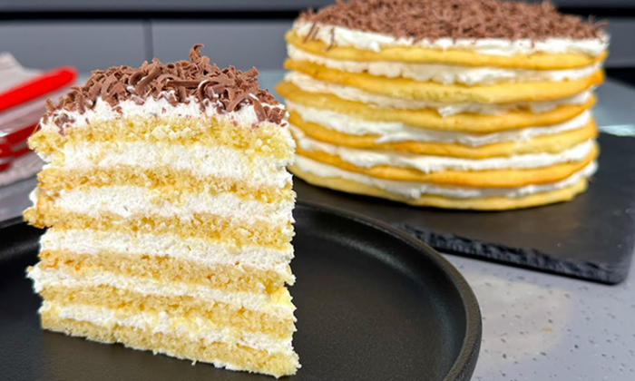 Нежнейший торт на зиму, знаменитый «Бабушкин». Простой крем и коржи на скорую руку